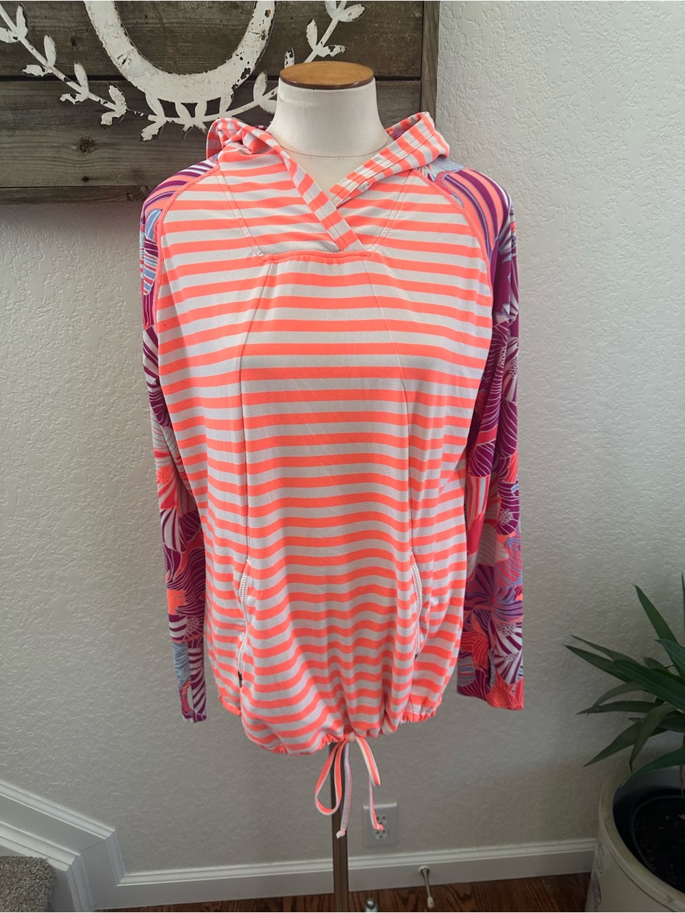 Title Nine Sunbuster Hoodie Women’s Sun Shirt Size XL Pullover Zip Pockets